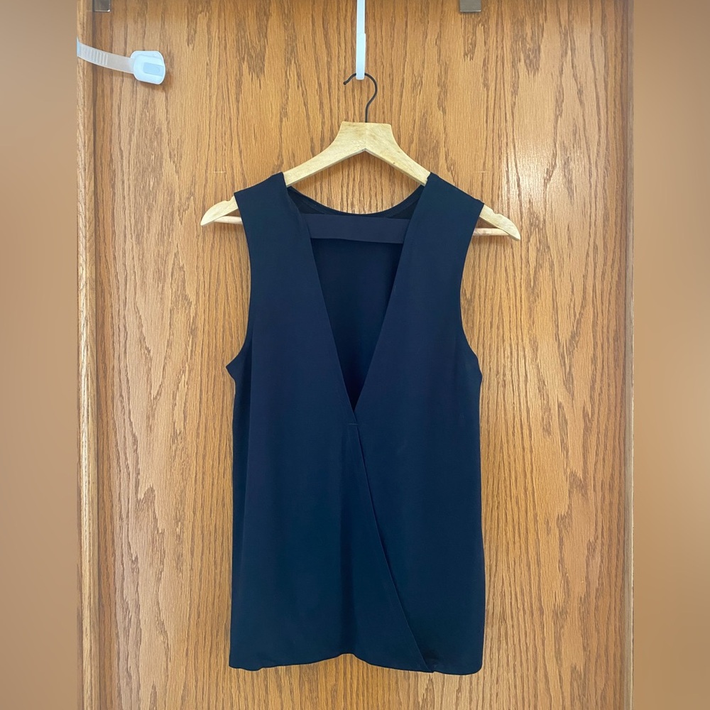 Lole - Tank with V Back Detail - Picture 2 of 2
